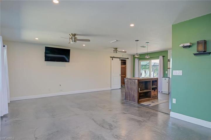 8112 San Carlos BLVD, FORT MYERS FL 33967