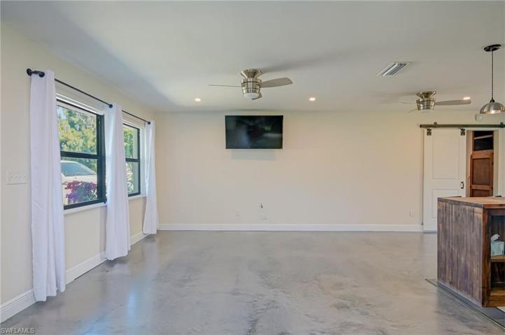 8112 San Carlos BLVD, FORT MYERS FL 33967