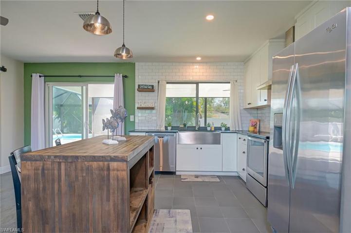 8112 San Carlos BLVD, FORT MYERS FL 33967