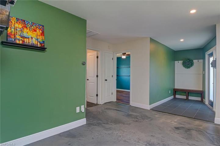 8112 San Carlos BLVD, FORT MYERS FL 33967