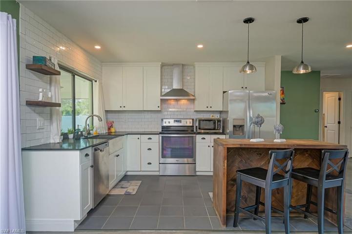 8112 San Carlos BLVD, FORT MYERS FL 33967