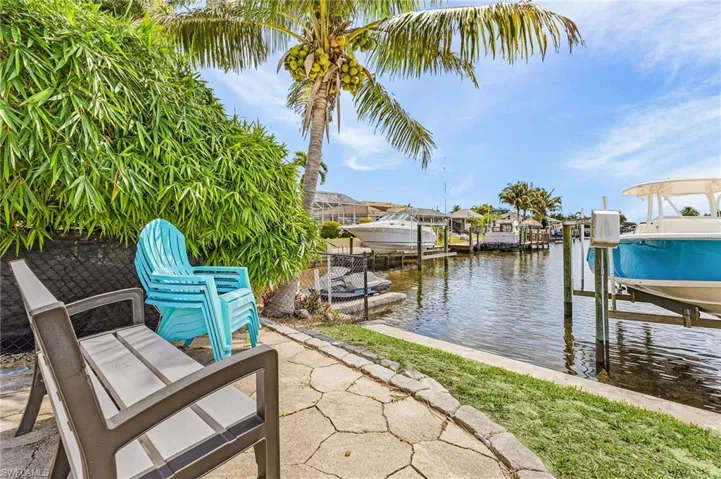 Fire pit patio or just to sit by the water and fish or enjoy Florida weather