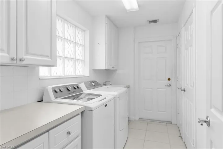 7784 Ionio Ct, Naples, Florida 34114