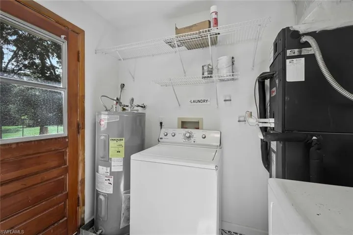 Primary en suite bathroom