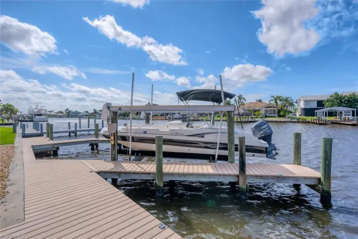 Dock with 20,000 lift
