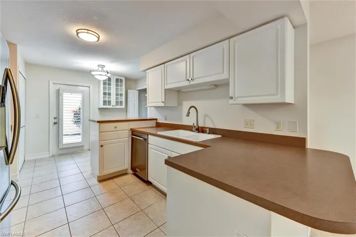 15475  Cedarwood  LN, Naples, FL 34110