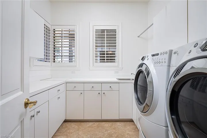896 Barcarmil Way, Naples, Florida 34110