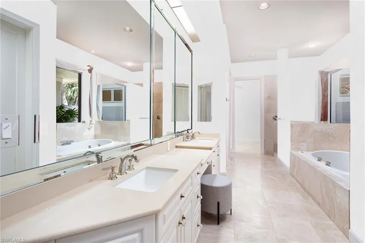 896 Barcarmil Way, Naples, Florida 34110