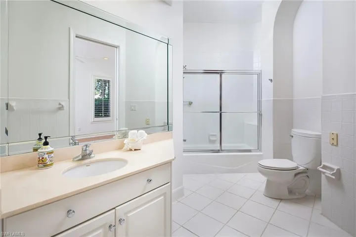 896 Barcarmil Way, Naples, Florida 34110