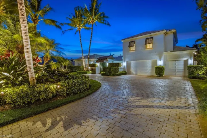 667 Binnacle Dr, Naples, Florida 34103