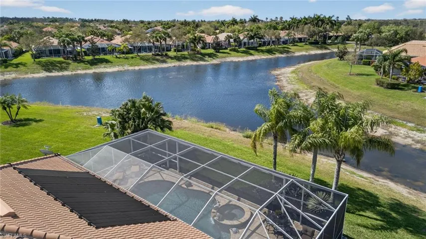 Picture Frame Screened Lanai and Amazing View of the Lake