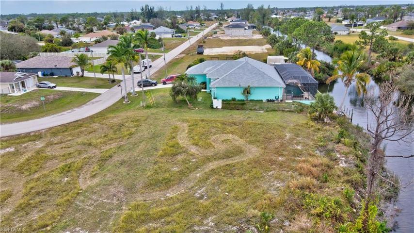 1635 NE 36th LN, CAPE CORAL FL 33909