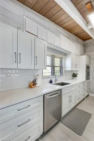 370 Bayland Rd, Fort Myers Beach, Florida 33931
