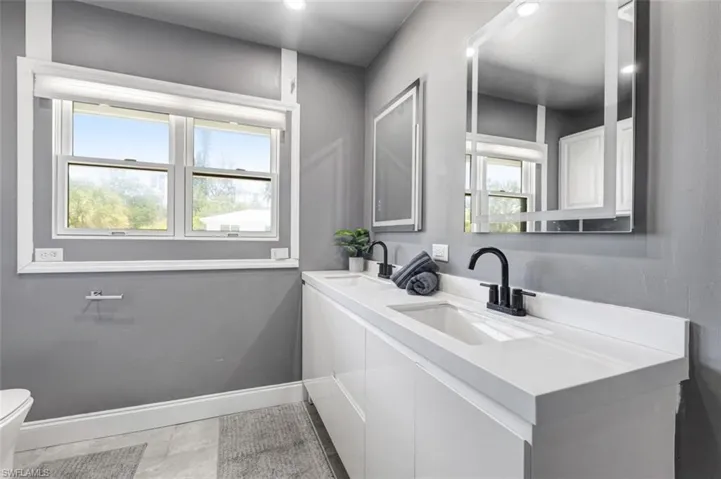 Large 2nd Bathroom on the Main Level