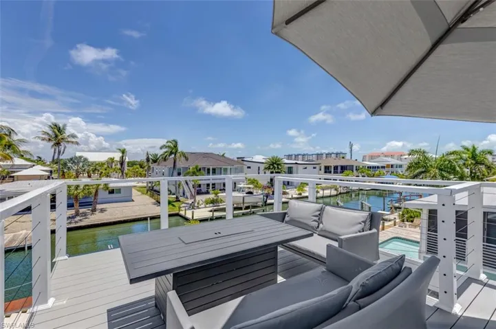 Roof top patio with cool breezes