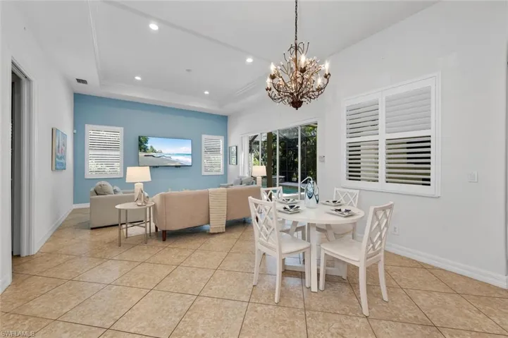 400  Cypress W WAY, Naples, FL 34110