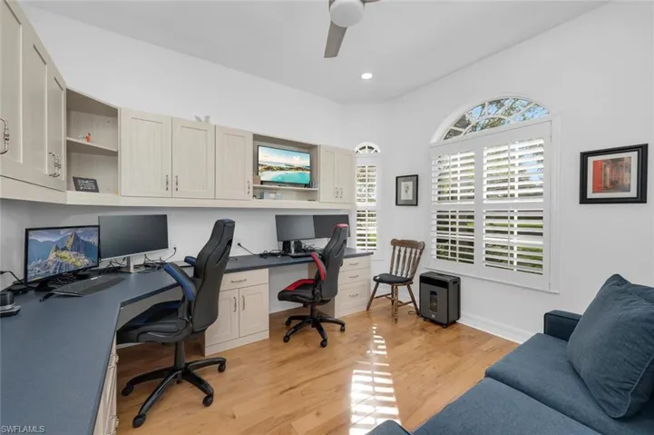 400  Cypress W WAY, Naples, FL 34110