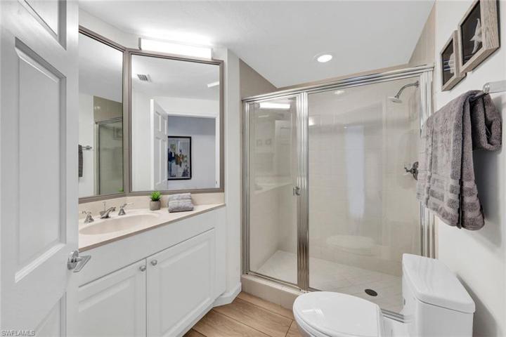 Hallway Full Bathroom