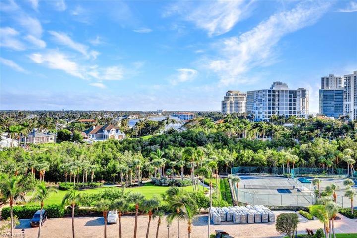 East Lanai View of Park, Tennis Courts & City Views