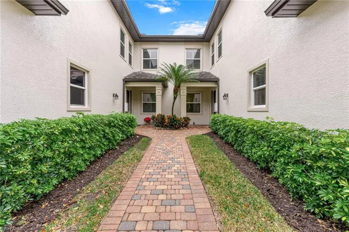 6057  Ashford  LN, Naples, FL 34110