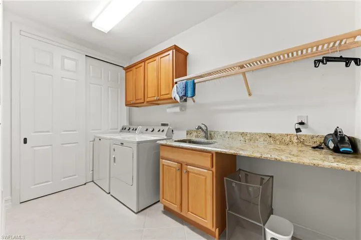 6057  Ashford  LN, Naples, FL 34110