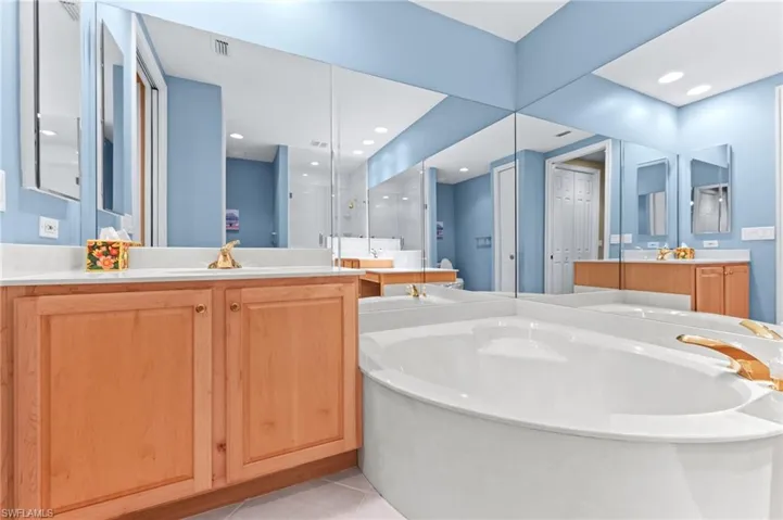 6057  Ashford  LN, Naples, FL 34110