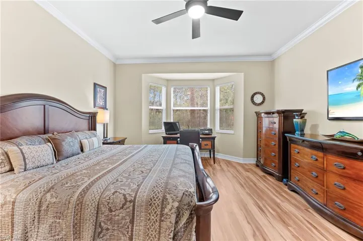 6057  Ashford  LN, Naples, FL 34110