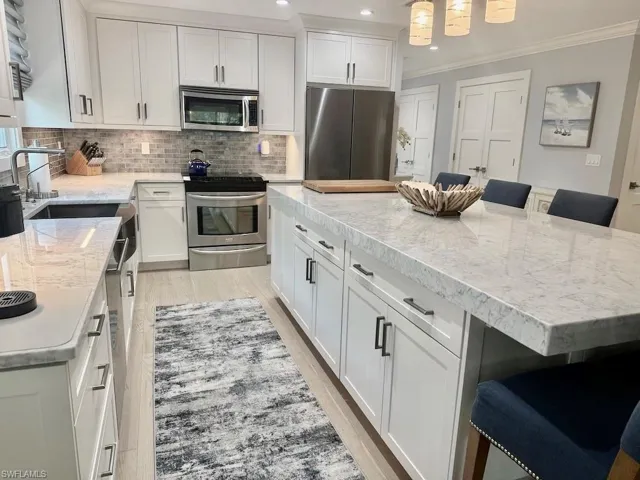 225 5th Ave S 103, Naples, Florida 34102