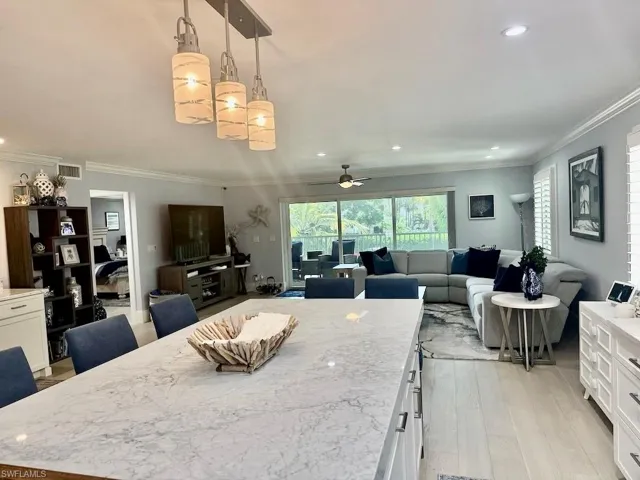 225 5th Ave S 103, Naples, Florida 34102