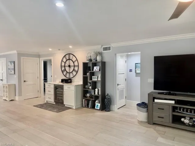 225 5th Ave S 103, Naples, Florida 34102