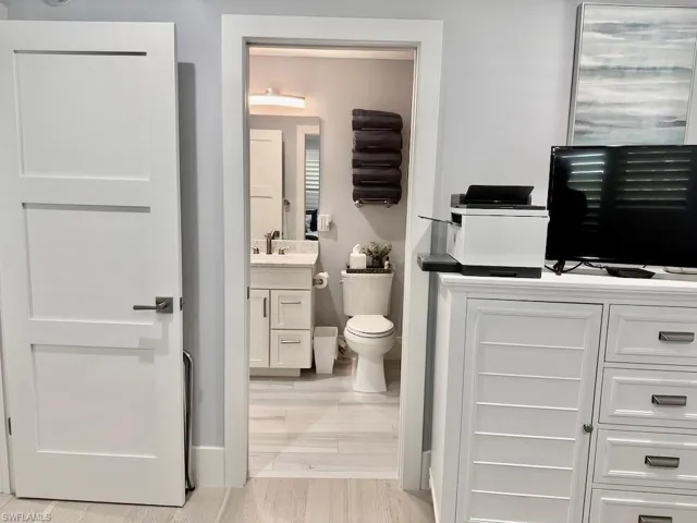 225 5th Ave S 103, Naples, Florida 34102