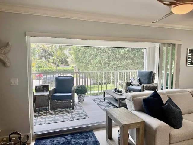 225 5th Ave S 103, Naples, Florida 34102
