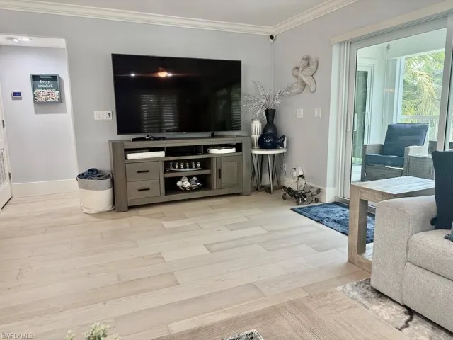 225 5th Ave S 103, Naples, Florida 34102