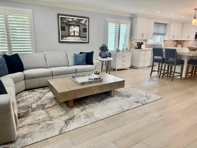 225 5th Ave S 103, Naples, Florida 34102