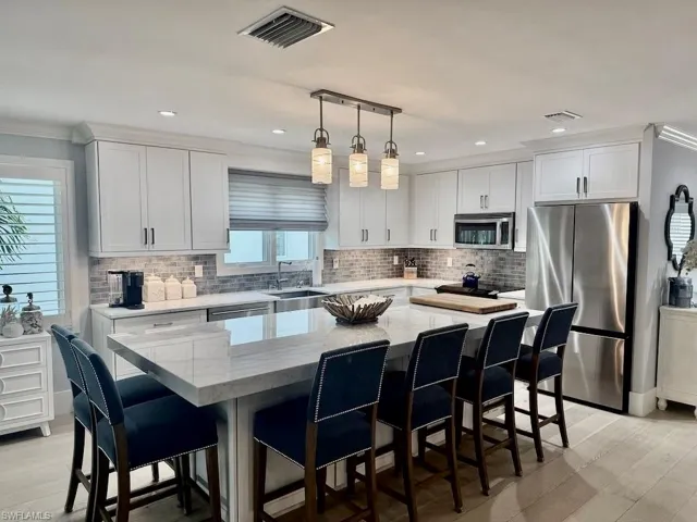 225 5th Ave S 103, Naples, Florida 34102