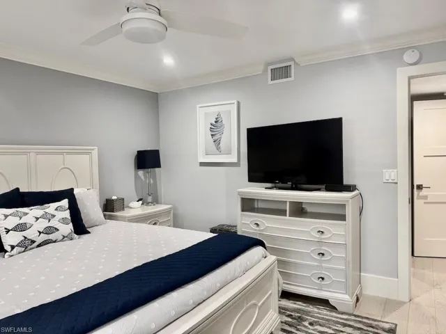 225 5th Ave S 103, Naples, Florida 34102