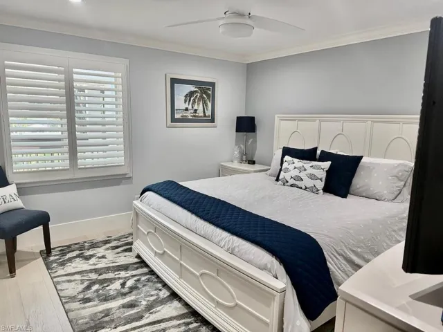 225 5th Ave S 103, Naples, Florida 34102