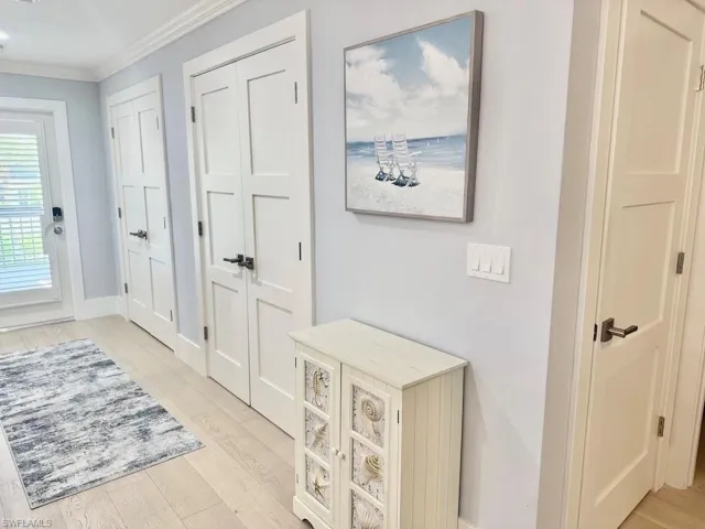 225 5th Ave S 103, Naples, Florida 34102