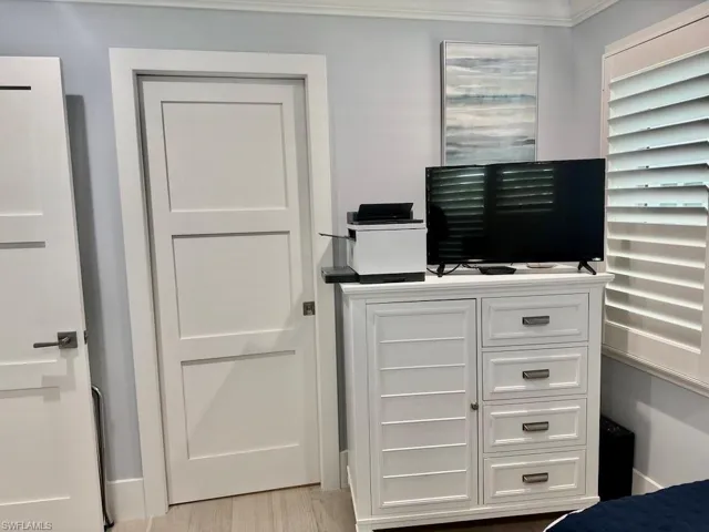 225 5th Ave S 103, Naples, Florida 34102