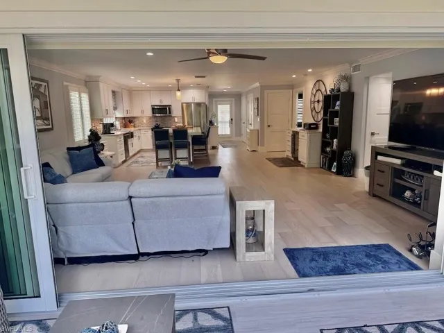 225 5th Ave S 103, Naples, Florida 34102