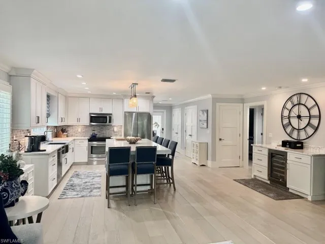 225 5th Ave S 103, Naples, Florida 34102