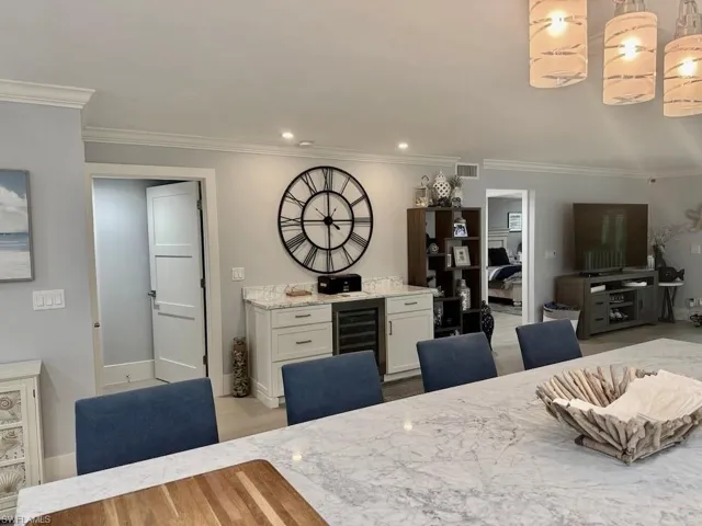 225 5th Ave S 103, Naples, Florida 34102