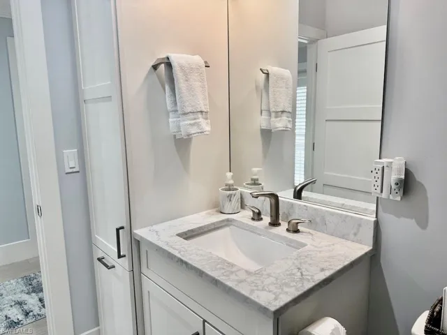 225 5th Ave S 103, Naples, Florida 34102
