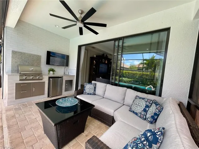 Patio W/Outdoor Kitchen