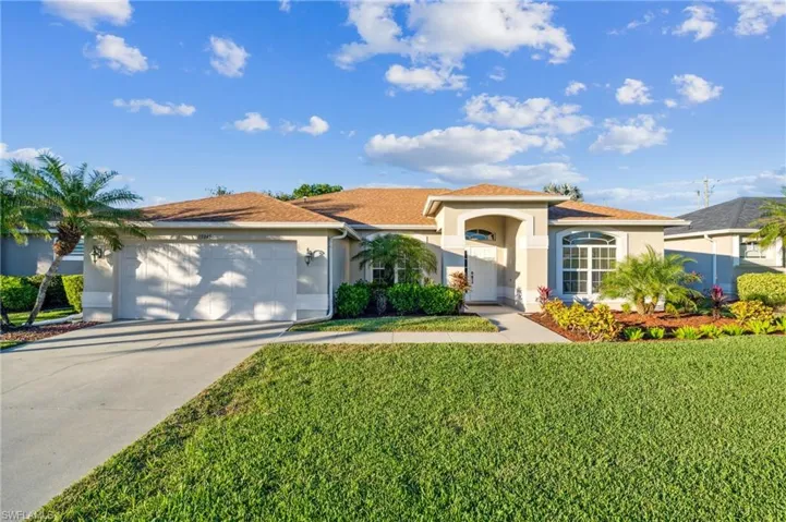 Welcome to 15045 Balmoral Loop in Colonial Pointe!