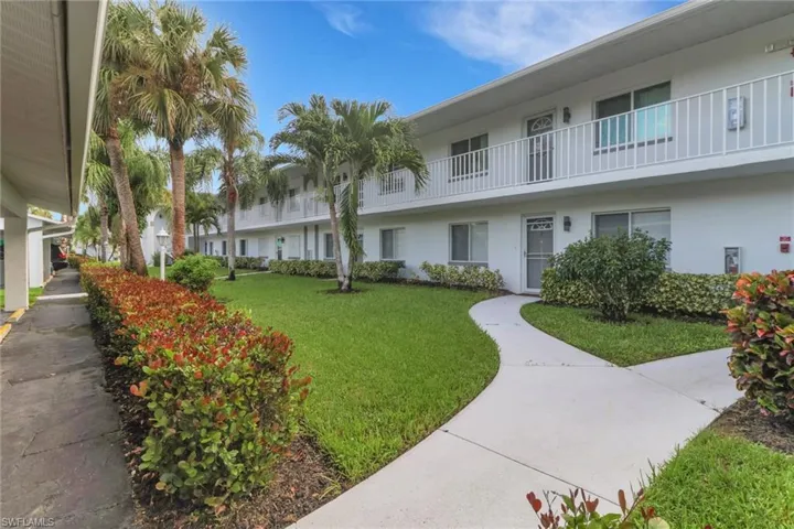 164  Belina  DR, Naples, FL 34104