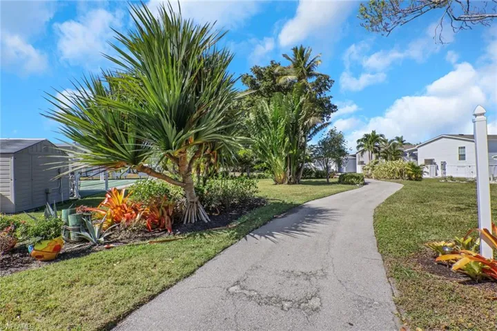 143  Moorhead  MNR, Naples, FL 34112