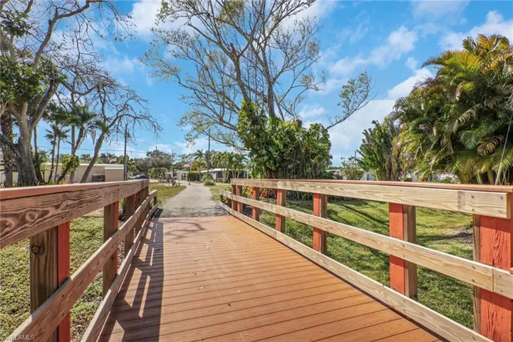 143  Moorhead  MNR, Naples, FL 34112
