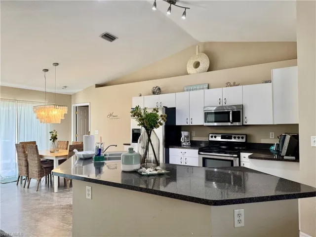 1506 Sw 14th St, Cape Coral, Florida 33991