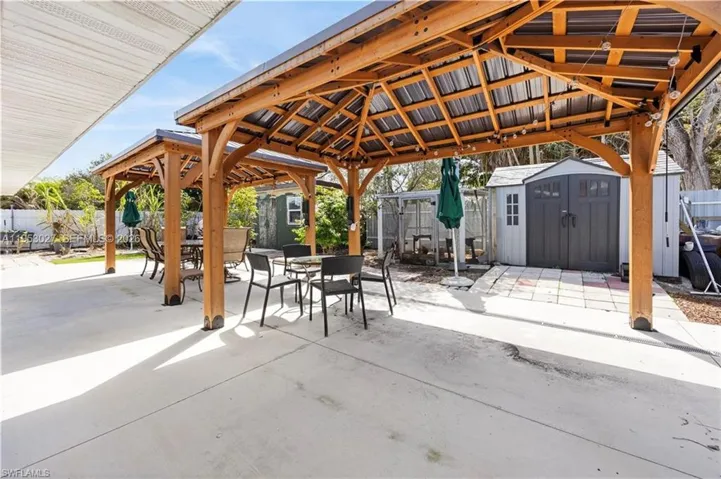 1526 Ne 4th Ter, Cape Coral, Florida 33909